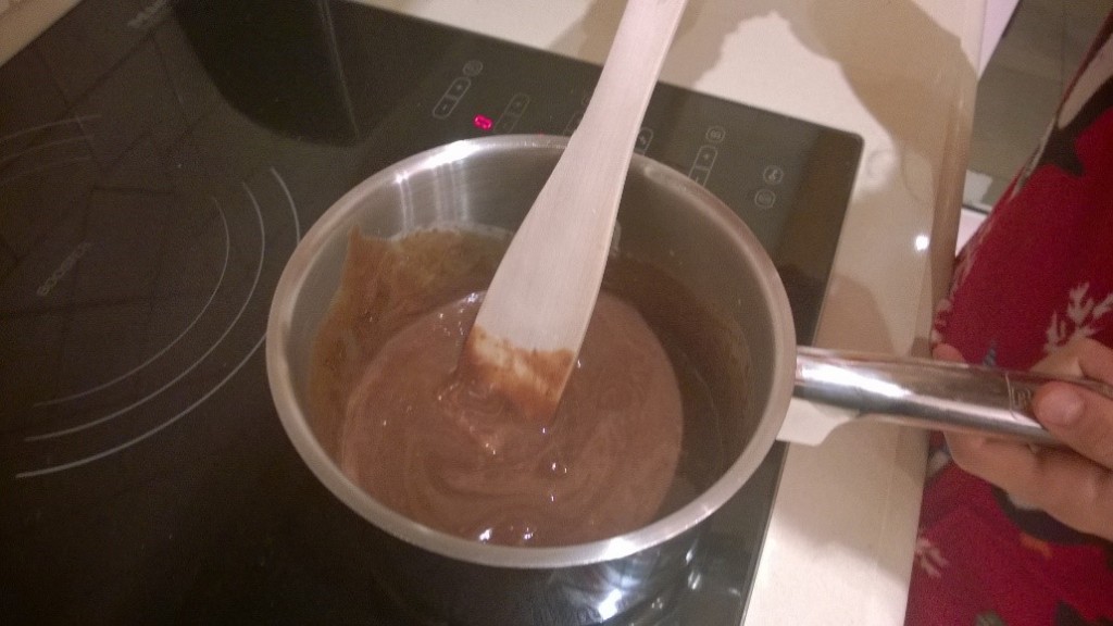 5. Mixing the chocolate and cream together on a low heat.
